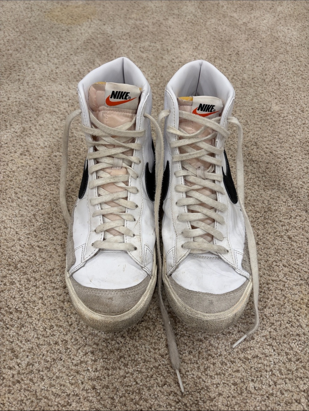 Nike men’s 10 White/Black High-Top Sneakers